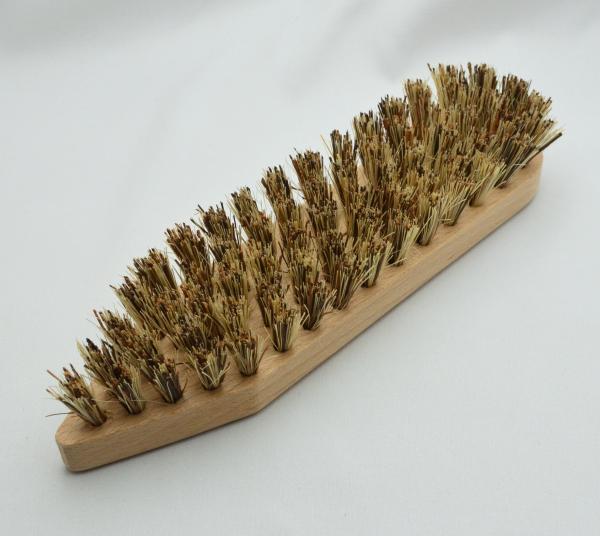Waschbürste, Scheuerbürste mit dunkler Union-Fibre (zwei Naturfasern). Hergestellt in Todtnau von der Bürstenfabrik Keller GmbH, ein Traditionsunternehmen seit 1869.